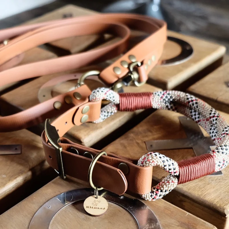 collier pour chien biothane marron et paracorde tartan. Produits alimentation friandises accessoires et jouets pour chiens