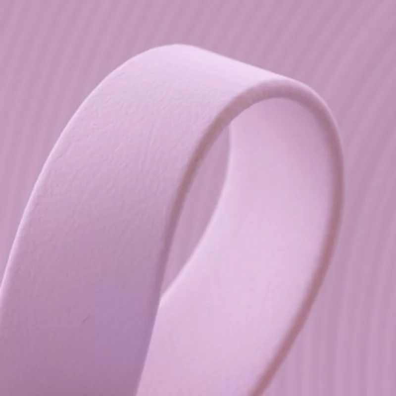collier de qualité trés resistant fait par un créateur français pour chien biothane mauve lavande. Boutique os et patoune